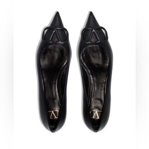 VALENTINO GARAVANI  
Vlogo Buckle Ballerina Shoes - Black